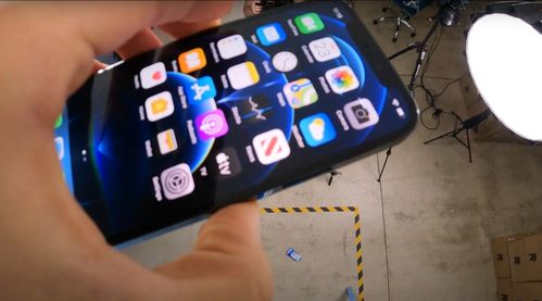 3米摔下屏幕依旧完好 iPhone 12跌落测试,真的很抗摔